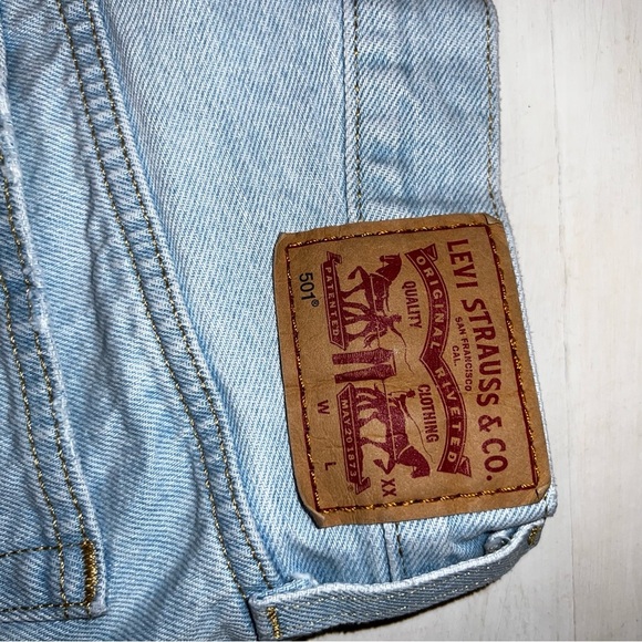 Women's Light Blue Denim Shorts 501® LEVI'S® ORIGINAL SHORTS - Picture 6 of 9